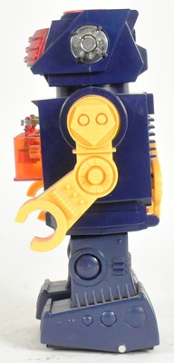 Lot 581 - RETRO TOYS - VINTAGE 1981 JAPANESE YONEZAWA PISTON ROBOT