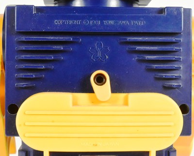 Lot 581 - RETRO TOYS - VINTAGE 1981 JAPANESE YONEZAWA PISTON ROBOT