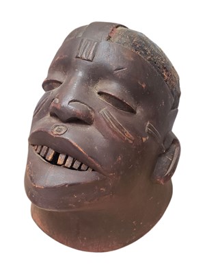 Lot 290 - 20TH CENTURY VINTAGE AFRICAN MAKONDE WOODEN CARVED BUST