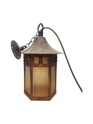 Lot 969 - VINTAGE ARTS & CRATFS BRASS METAL HANGING PORCH LANTERN CEILING LIGHT