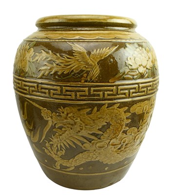Lot 144 - EARLY 20TH CENTURY CHINESE STONEWARE POT 20世纪石湾瓦瓮
