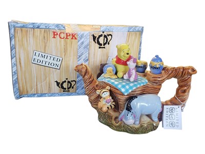 Lot 164 - 1998 LIMITED EDITION DISNEY WINNIE THE POOH TREE STUMP CHINA TEAPOT