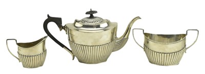 Lot 5 - 20TH CENTURY EDWARD VII / GEORGE V HALLMARKED SILVER TEA SET
