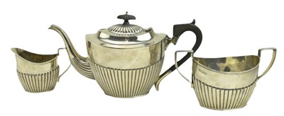 Lot 5 - 20TH CENTURY EDWARD VII / GEORGE V HALLMARKED SILVER TEA SET