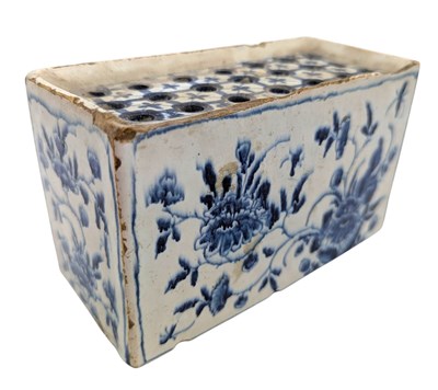 Lot 60 - ENGLISH DELFT 18TH CENTURY BLUE & WHITE FLOWER BRICK HOLDER
