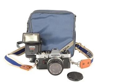 Lot 299 - LATE 20TH CENTURY OLYMPUS OM10 CAMERA LENS AND SOFT CARRY CASE