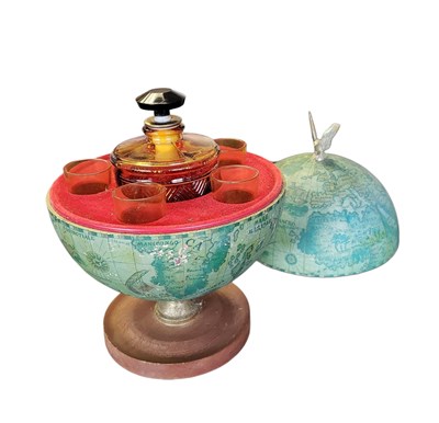 Lot 305 - 20TH CENTURY RETRO TABLE TOP GLOBE COCKTAIL DECANTER SET