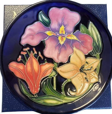 Lot 162 - MOORCROFT - 2003 POTTERY TIGRIS PATTERNED PIN DISH / BOWL / PLATE