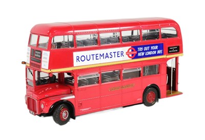 Lot 189 - DIECAST - SUNSTAR 124 SCALE DIECAST MODEL BUS