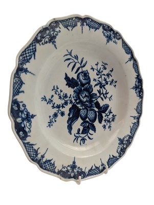 Lot 96 - EARLY WORCESTER 18TH CENTURY PINE PATTERN PORCELAIN PLATE