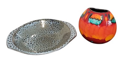 Lot 189 - POOLE POTTERY - TWO LATE 20TH CENTURY CERAMIC PIECES