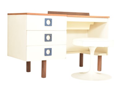 Lot 93 - UNIFLEX FURNITURE - MID CENTURY DRESSING TABLE