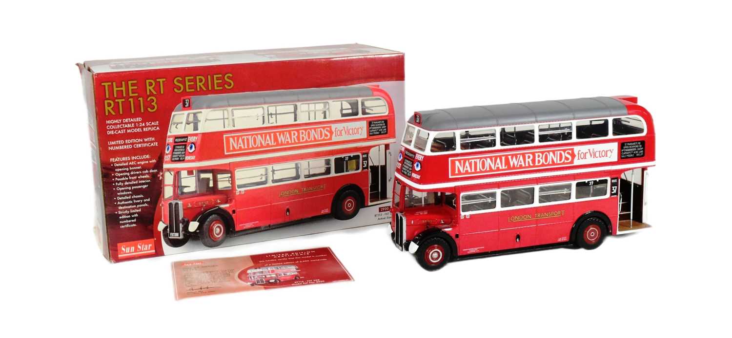 Lot 9 - DIECAST - SUNSTAR 1/24 SCALE DIECAST MODEL BUS