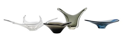 Lot 172 - FOUR PIECES OF MID CENTURY STUDIO ART GLASS CENTREPIECE BOWLS & VASES