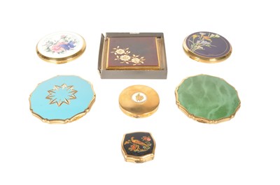 Lot 342 - A COLLECTION OF SEVEN MID TO LATE CENTURY COMPACTS