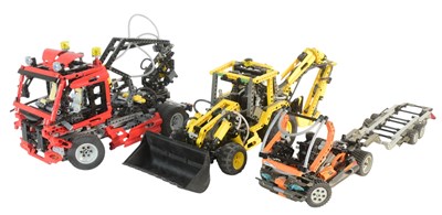 Lot 682 - LEGO - TECHNICS - THREE ASSEMBLED SETS