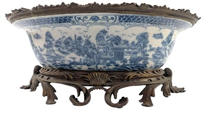 Lot 113 - EARLY 20TH CENTURY BLUE & WHITE CERAMIC BOWL MOUNTED WITH BRONZE