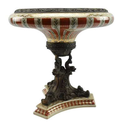 Lot 89 - CONTINENTAL STYLE EARLY 20TH CENTURY CERAMIC & BRASS MOUNT TAZZA