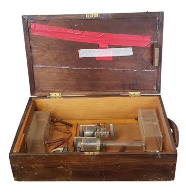 Lot 366 - 20TH CENTURY VINTAGE WOODEN CASED FLOW METER