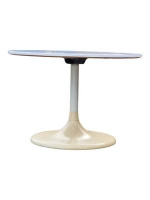 Lot 609 - MANNER OF EERO SAARINEN - MID CENTURY COFFEE OCCASIONAL TABLE