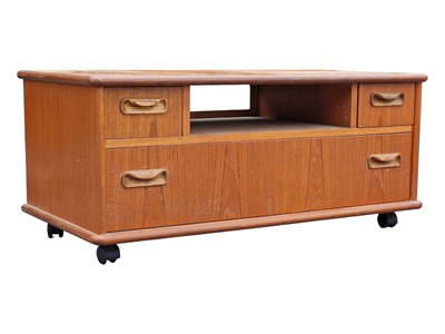 Lot 621 - PRIORY FURNITURE - MID CENTURY TEAK WOOD LOW COFFEE OCCASIONAL TABLE