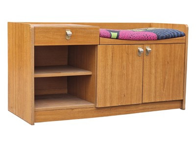 Lot 612 - SCHREIBER FURNITURE - MID CENTURY TEAK WOOD HALL SETTLE CABINET