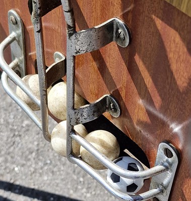 Lot 592 - VINTAGE 20TH CENTURY TABLE FOOTBALL / FOOSBALL TABLE