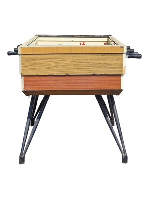 Lot 592 - VINTAGE 20TH CENTURY TABLE FOOTBALL / FOOSBALL TABLE