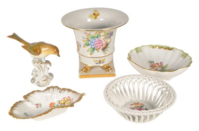 Lot 485 - FIVE 20TH CENTURY & LATER HERREND HUNGARIAN PORCELAIN ITEMS