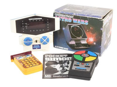 Lot 639 - RETRO GAMING - ASTRO WARS & OTHER HANDHELD ELECTRONIC GAMES
