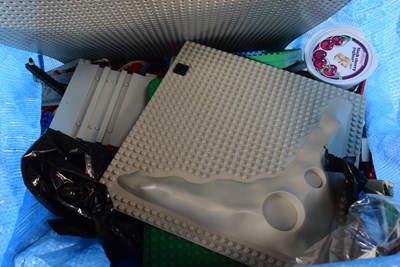 Lot 636 - LEGO - LARGE BAG OF LOOSE LEGO BRICKS