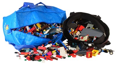 Lot 632 - LEGO - LARGE COLLECTION OF LOOSE BRICKS & STAR WARS 7113 SET