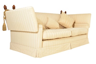 Lot 468 - WADE FURNITURE - CONTEMPORARY HIGH-END KNOLE DROP ARM SOFA