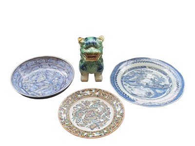 Lot 174 - 19TH/EARLY 20TH CENTURY CHINESE PLATES AND FOO DOG
