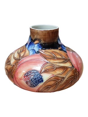 Lot 131 - OLD TUPTON WARE - 20TH CENTURY CERAMIC MOORCROFT STYLE VASE