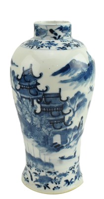 Lot 10 - QING DYNASTY KANGXI BLUE AND WHITE PORCELAIN VASE 清 康熙 青花山水瓶