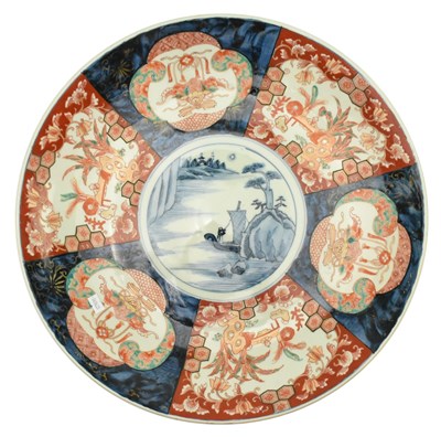Lot 49 - LARGE 19TH CENTURY JAPANESE IMARI PORCELAIN CHARGER 19世纪日本伊万里盘