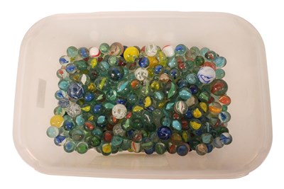 Lot 19 - COLLECTION OF 19TH AND 20TH CENTURY GLASS MARBLES