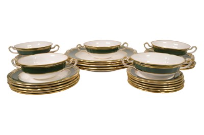 Lot 21 - SPODE - LATE 20TH CENTURY HARROGATE BONE CHINA DINNER SERVICE
