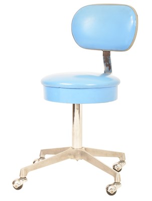 Lot 424 - VINTAGE 20TH CENTURY CHROME & VINYL SWIVEL CHAIR