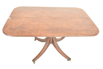 Lot 321 - GEORGE III 19TH CENTURY MAHOGANY TILT TOP LOO / DINING TABLE