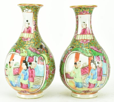 Lot 56 - PAIR OF QING CANTON FAMILLE ROSE MINIATURE VASES 清 广彩人物小瓶一对