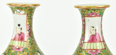 Lot 56 - PAIR OF QING CANTON FAMILLE ROSE MINIATURE VASES 清 广彩人物小瓶一对
