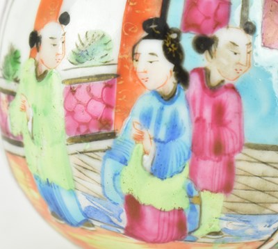 Lot 56 - PAIR OF QING CANTON FAMILLE ROSE MINIATURE VASES 清 广彩人物小瓶一对