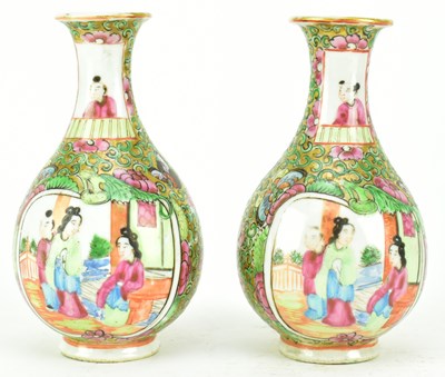 Lot 56 - PAIR OF QING CANTON FAMILLE ROSE MINIATURE VASES 清 广彩人物小瓶一对