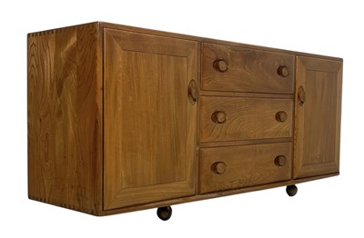 Lot 330 - ERCOL - WINDSOR RANGE - MID CENTURY ELM SIDEBOARD CREDENZA