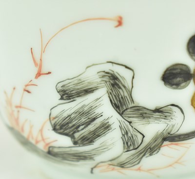 Lot 1 - QING DYNASTY YONGZHENG GRISAILLE ROOSTER CUP 清 康熙 墨彩公鸡杯