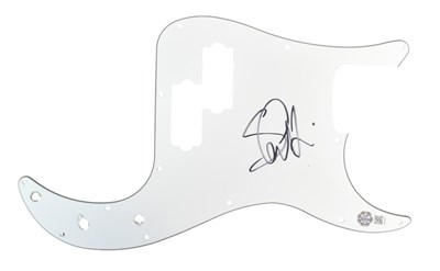 Lot 139 - STEVE HARRIS - IRON MAIDEN - AUTOGRAPHED BASS SCRATCHPLATE - AFTAL