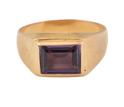 Lot 413 - 18CT GOLD & AMETHYST RING