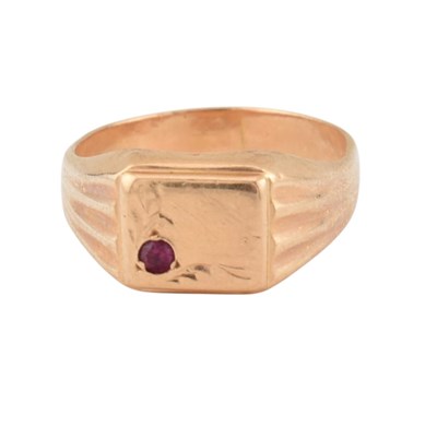 Lot 435 - AN 18CT GOLD & RUBY SIGNET RING